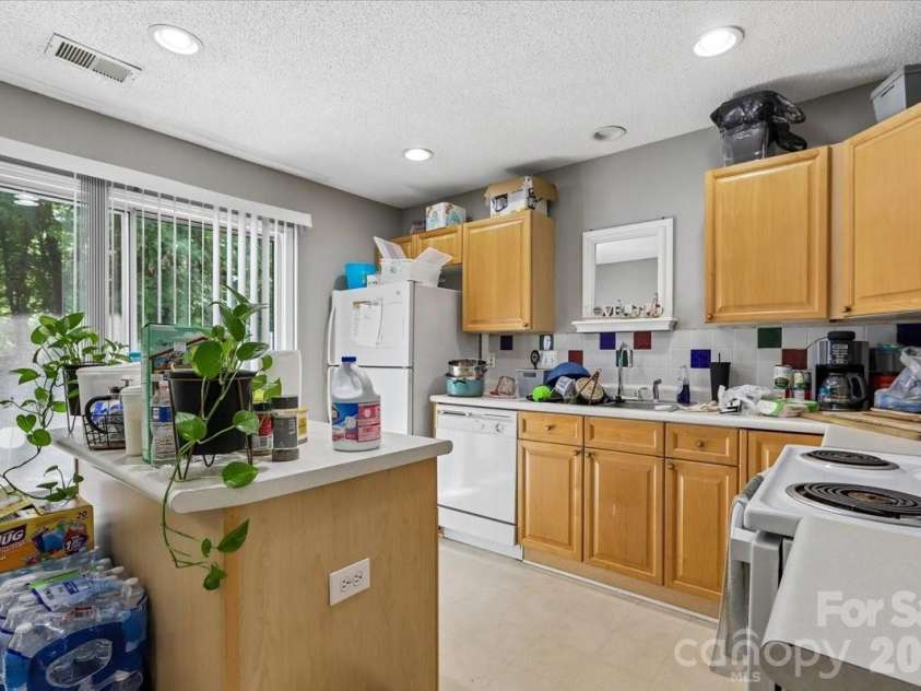 7543 Petrea Lane, Charlotte, NC 28227.  MLS# CAR4385557, YatesRealty ID 24634. 