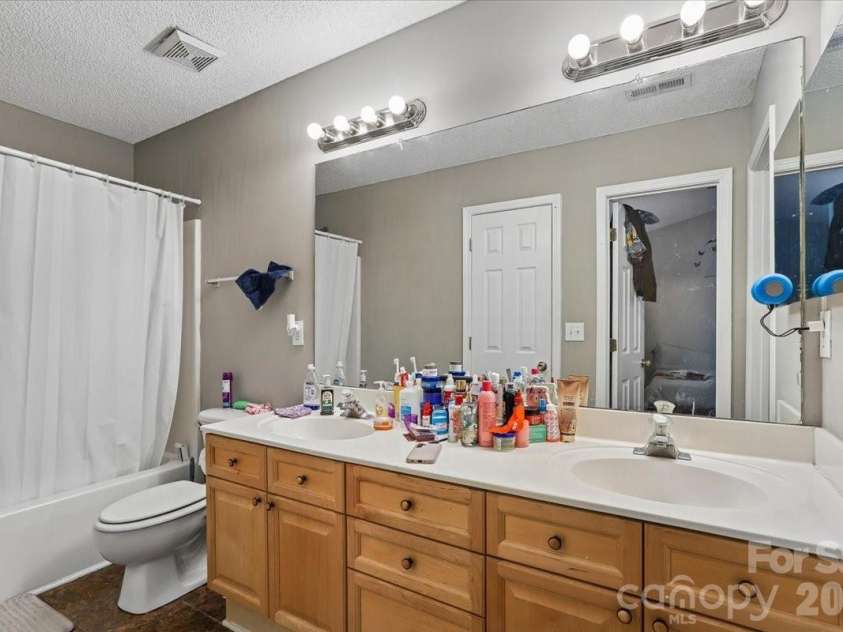 7543 Petrea Lane, Charlotte, NC 28227.  MLS# CAR4385557, YatesRealty ID 24634. 