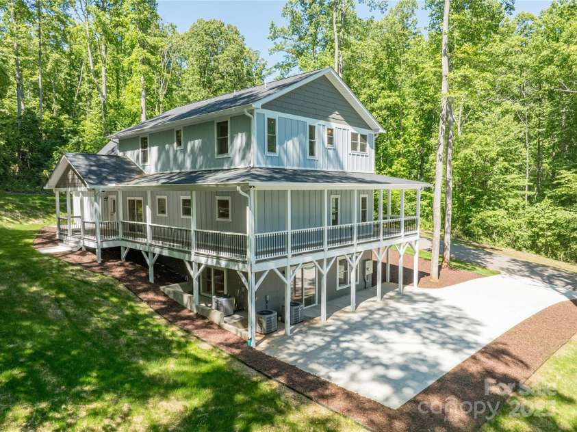 68 Bamboo Trail, Candler, NC 28715.  MLS# CAR4257307, YatesRealty ID 24635. 