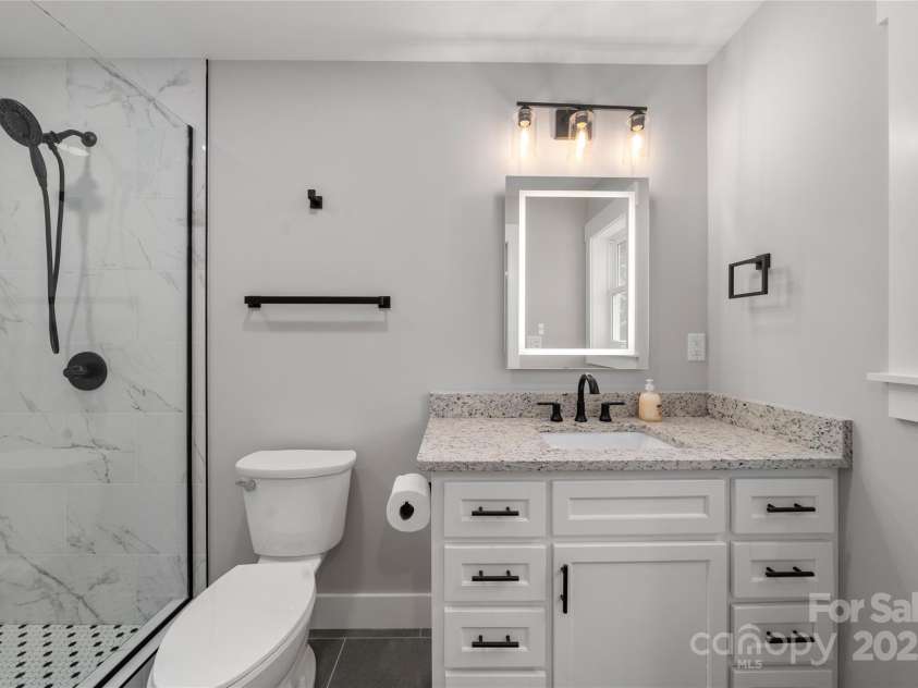 68 Bamboo Trail, Candler, NC 28715.  MLS# CAR4257307, YatesRealty ID 24635. Upper level ensuite bath