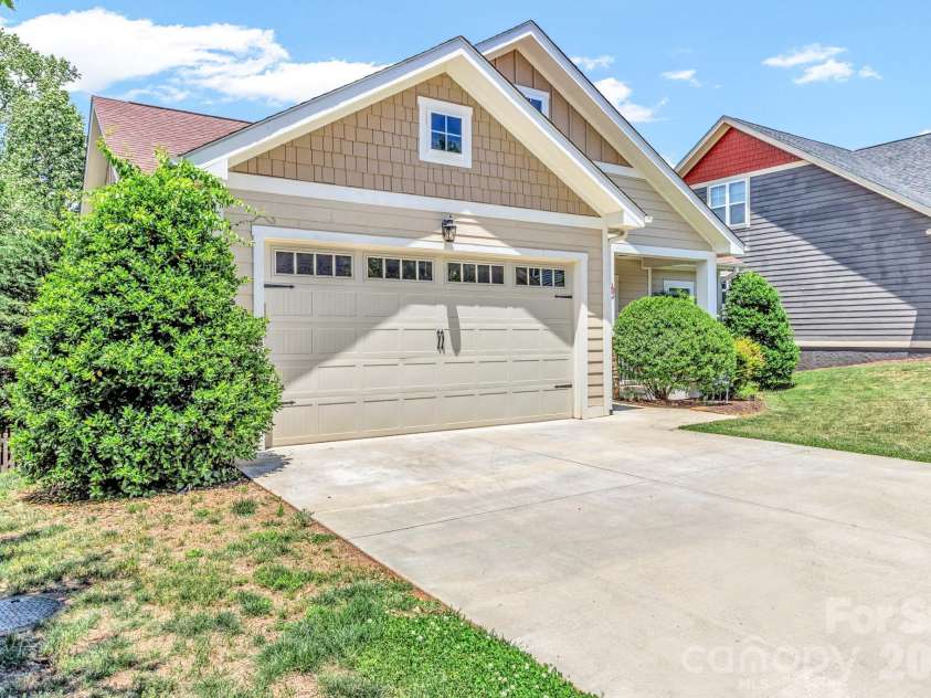 48 Asher Lane, Arden, NC 28704.  MLS# CAR4384419, YatesRealty ID 24636. 