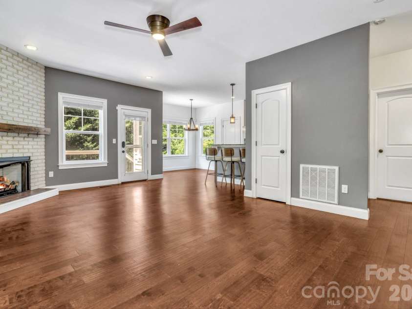 48 Asher Lane, Arden, NC 28704.  MLS# CAR4384419, YatesRealty ID 24636. 
