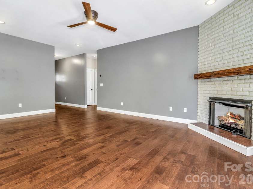 48 Asher Lane, Arden, NC 28704.  MLS# CAR4384419, YatesRealty ID 24636. 