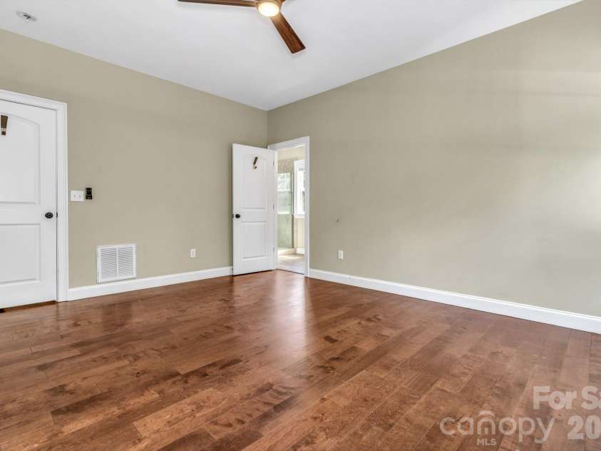 48 Asher Lane, Arden, NC 28704.  MLS# CAR4384419, YatesRealty ID 24636. 