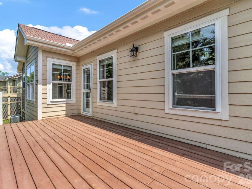 48 Asher Lane, Arden, NC 28704.  MLS# CAR4384419, YatesRealty ID 24636. 