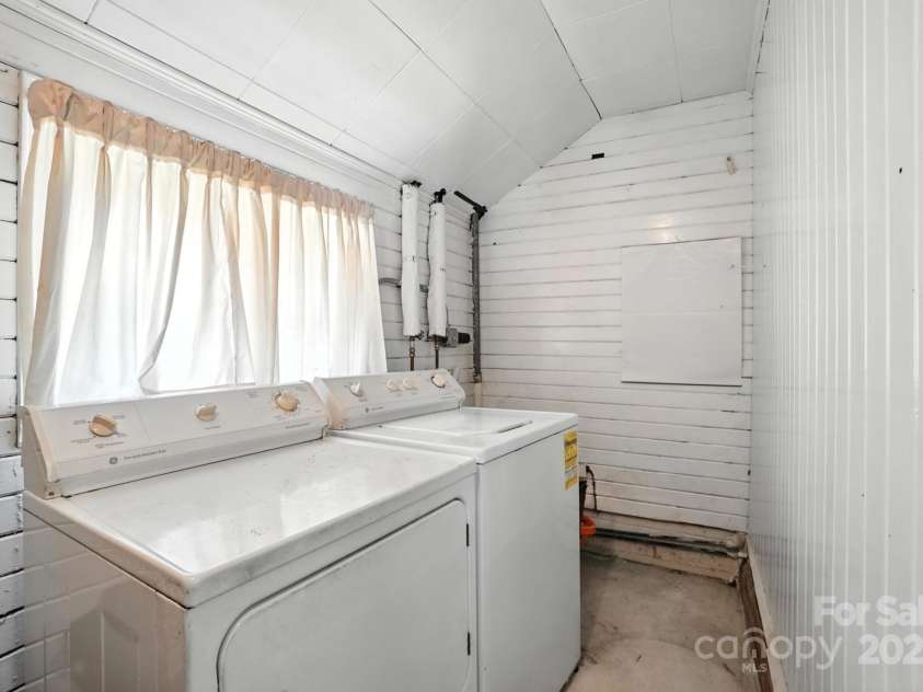 188 Gum Branch Road, Charlotte, NC 28214.  MLS# CAR4274837, YatesRealty ID 24637. Laundry Room