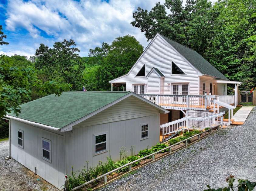 186 Hawks Point Drive, Zirconia, NC 28790.  MLS# CAR4302595, YatesRealty ID 24638. 