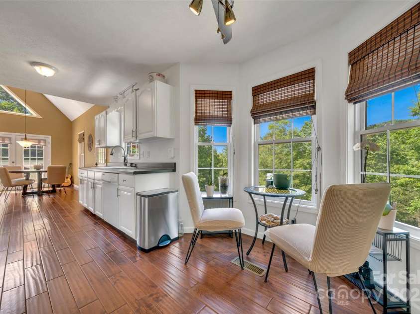 186 Hawks Point Drive, Zirconia, NC 28790.  MLS# CAR4302595, YatesRealty ID 24638. Breakfast nook & Kithcen