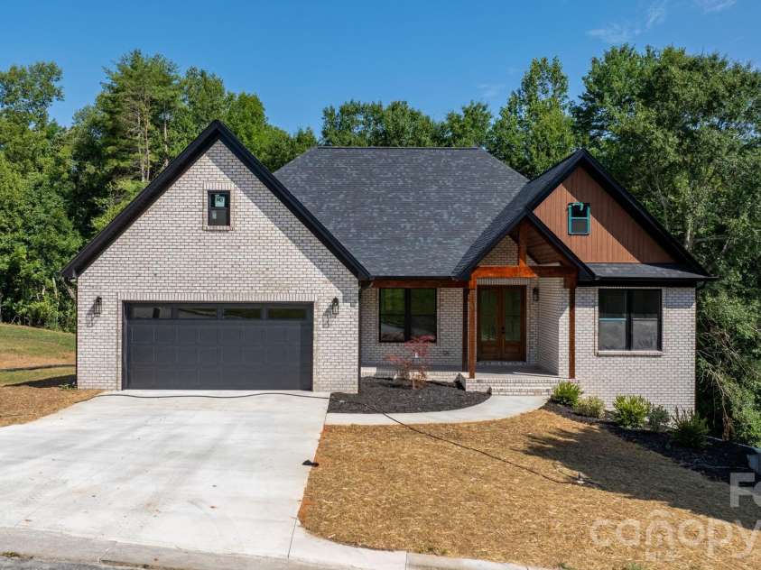 730 Chatsworth Circle, Lenoir, NC 28645.  MLS# CAR4385492, YatesRealty ID 24639. 