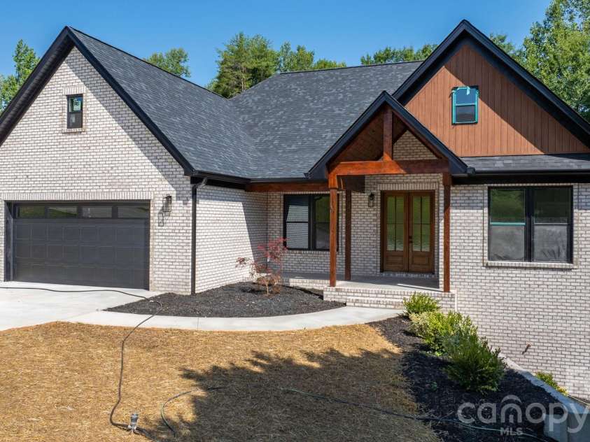 730 Chatsworth Circle, Lenoir, NC 28645.  MLS# CAR4385492, YatesRealty ID 24639. 