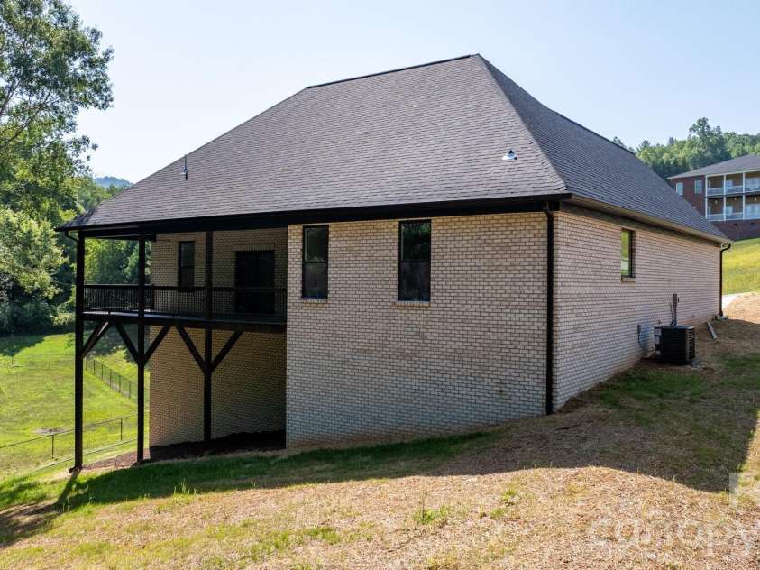 730 Chatsworth Circle, Lenoir, NC 28645.  MLS# CAR4385492, YatesRealty ID 24639. 