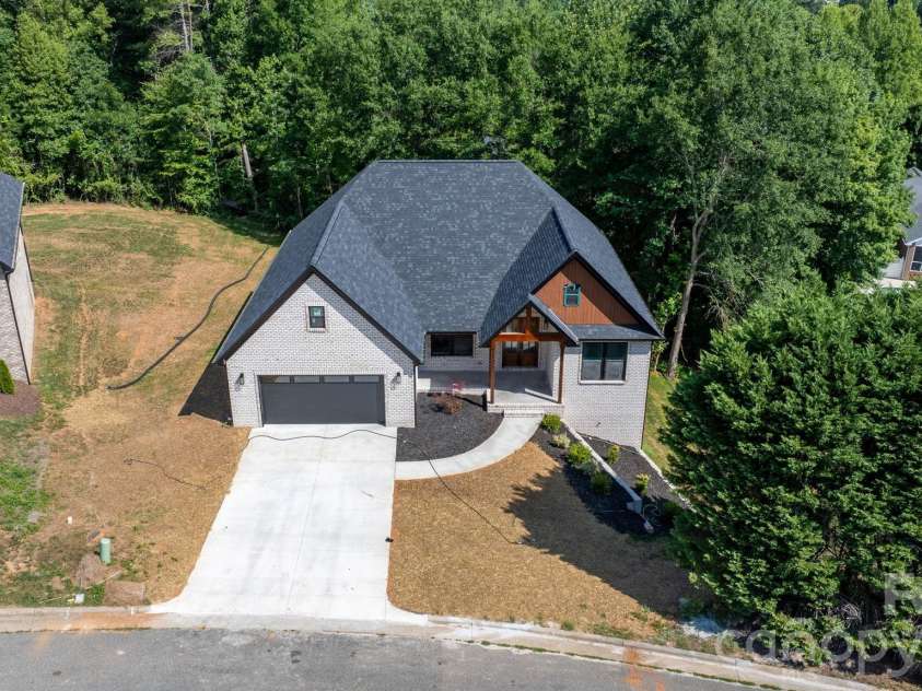 730 Chatsworth Circle, Lenoir, NC 28645.  MLS# CAR4385492, YatesRealty ID 24639. 