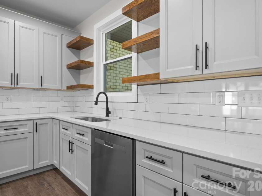 730 Chatsworth Circle, Lenoir, NC 28645.  MLS# CAR4385492, YatesRealty ID 24639. 