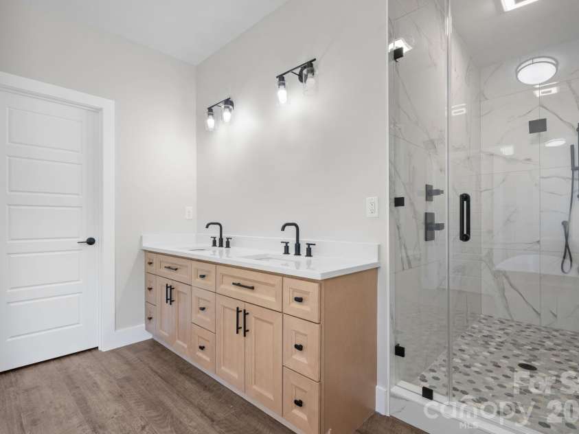 730 Chatsworth Circle, Lenoir, NC 28645.  MLS# CAR4385492, YatesRealty ID 24639. 