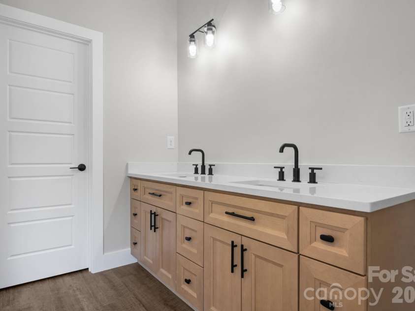 730 Chatsworth Circle, Lenoir, NC 28645.  MLS# CAR4385492, YatesRealty ID 24639. 
