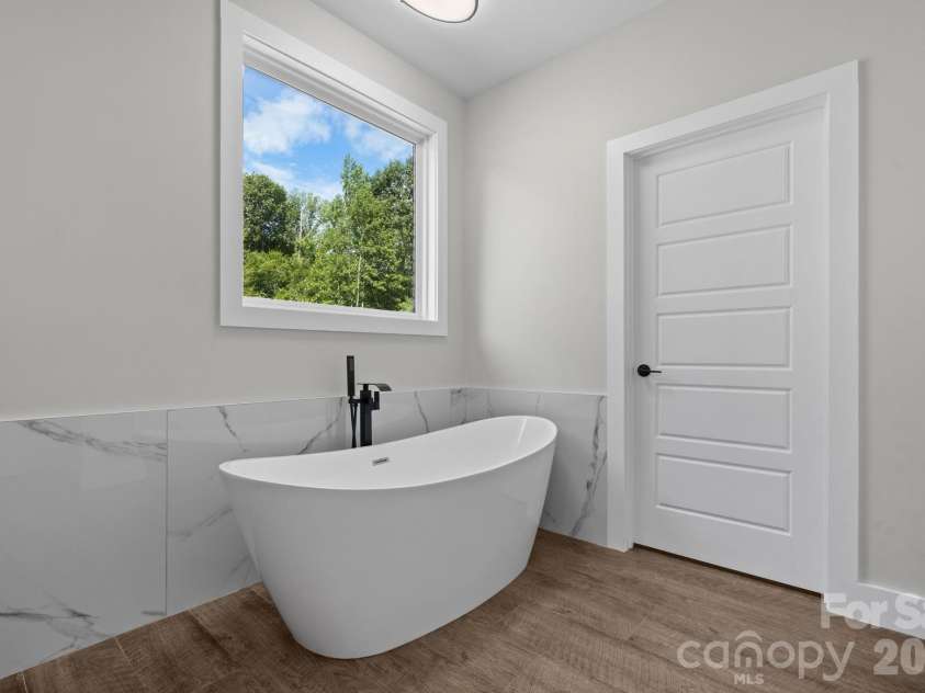 730 Chatsworth Circle, Lenoir, NC 28645.  MLS# CAR4385492, YatesRealty ID 24639. 
