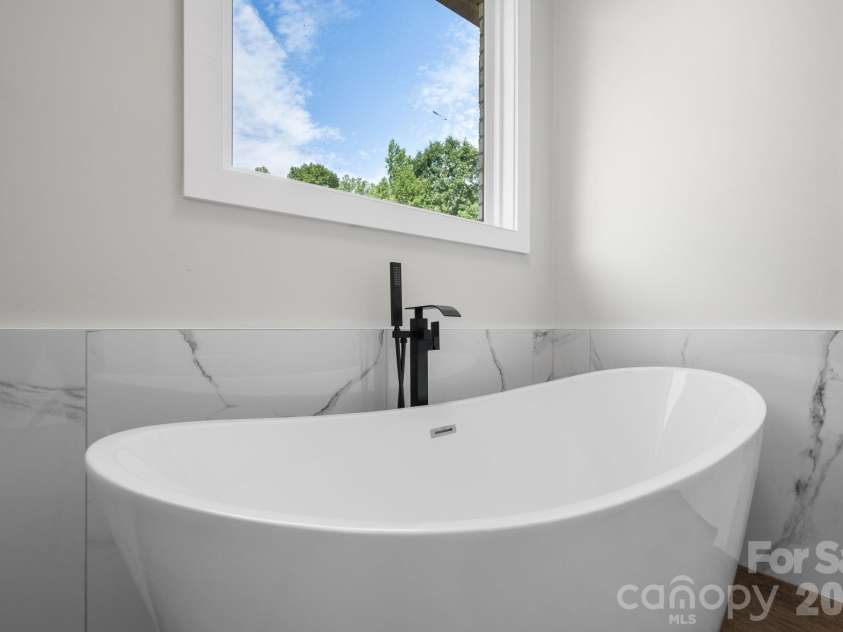 730 Chatsworth Circle, Lenoir, NC 28645.  MLS# CAR4385492, YatesRealty ID 24639. 