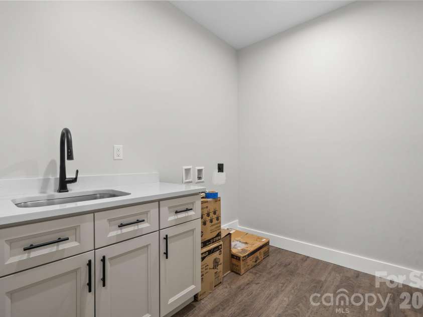 730 Chatsworth Circle, Lenoir, NC 28645.  MLS# CAR4385492, YatesRealty ID 24639. 