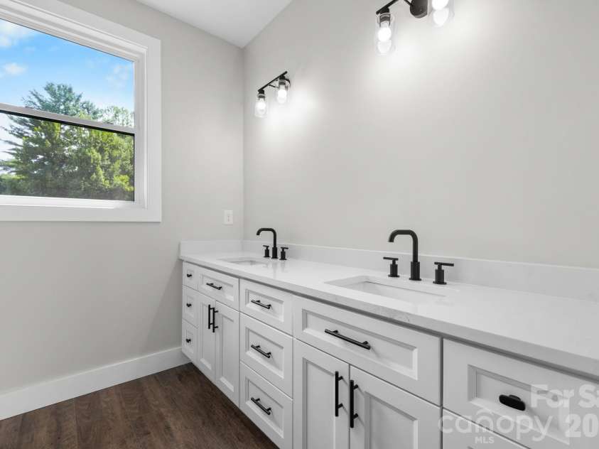 730 Chatsworth Circle, Lenoir, NC 28645.  MLS# CAR4385492, YatesRealty ID 24639. 