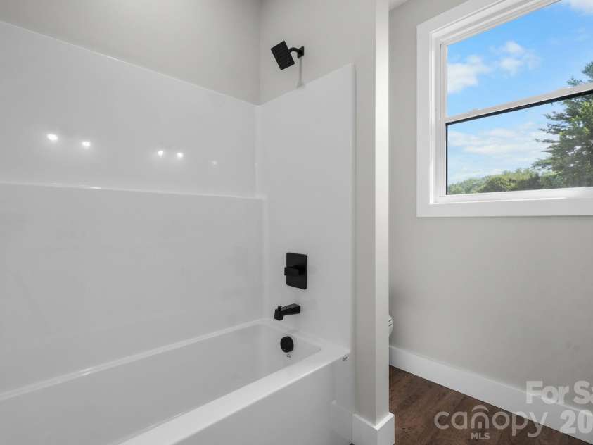 730 Chatsworth Circle, Lenoir, NC 28645.  MLS# CAR4385492, YatesRealty ID 24639. 