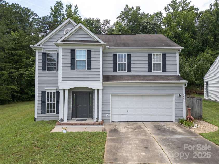 9541 Green Apple Drive, Charlotte, NC 28215.  MLS# CAR4269556, YatesRealty ID 24639. 
