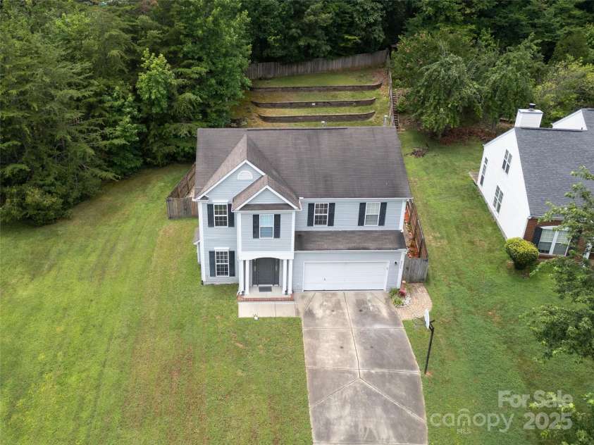 9541 Green Apple Drive, Charlotte, NC 28215.  MLS# CAR4269556, YatesRealty ID 24639. 