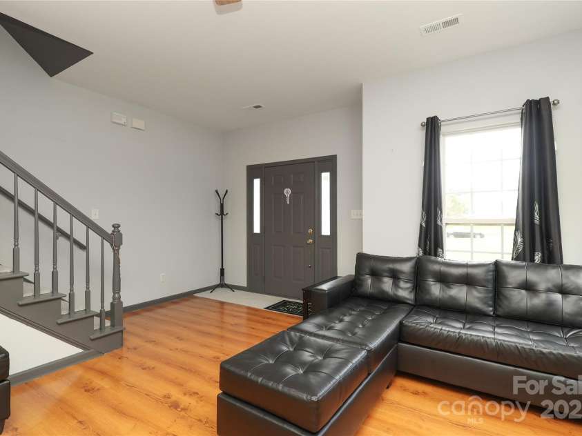 9541 Green Apple Drive, Charlotte, NC 28215.  MLS# CAR4269556, YatesRealty ID 24639. 