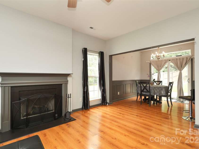 9541 Green Apple Drive, Charlotte, NC 28215.  MLS# CAR4269556, YatesRealty ID 24639. 