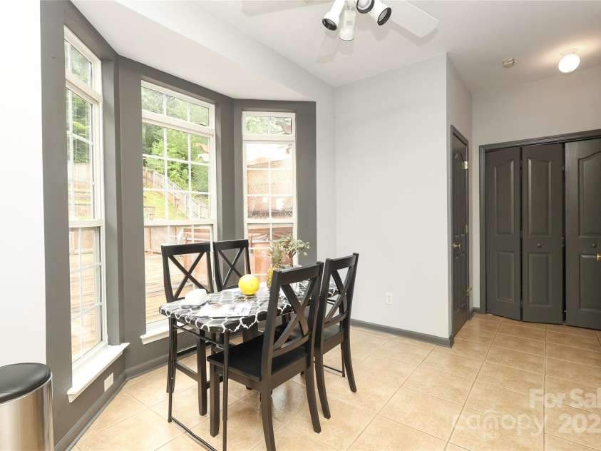 9541 Green Apple Drive, Charlotte, NC 28215.  MLS# CAR4269556, YatesRealty ID 24639. 
