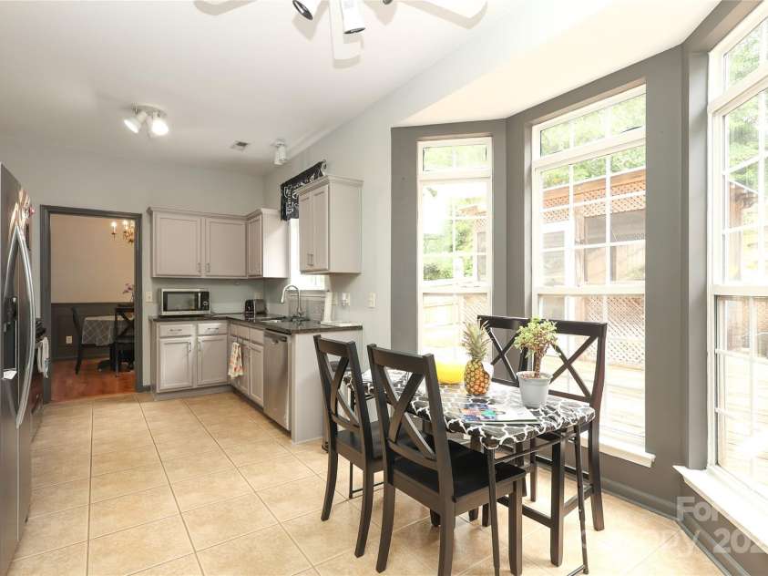 9541 Green Apple Drive, Charlotte, NC 28215.  MLS# CAR4269556, YatesRealty ID 24639. 
