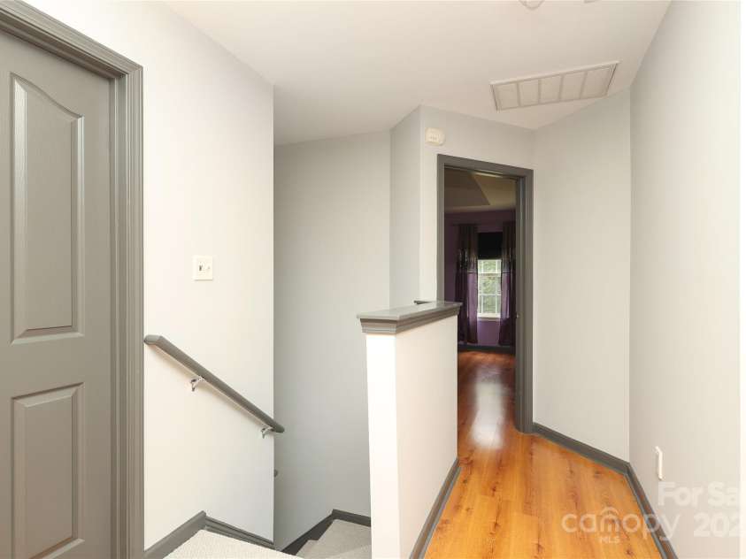 9541 Green Apple Drive, Charlotte, NC 28215.  MLS# CAR4269556, YatesRealty ID 24639. 
