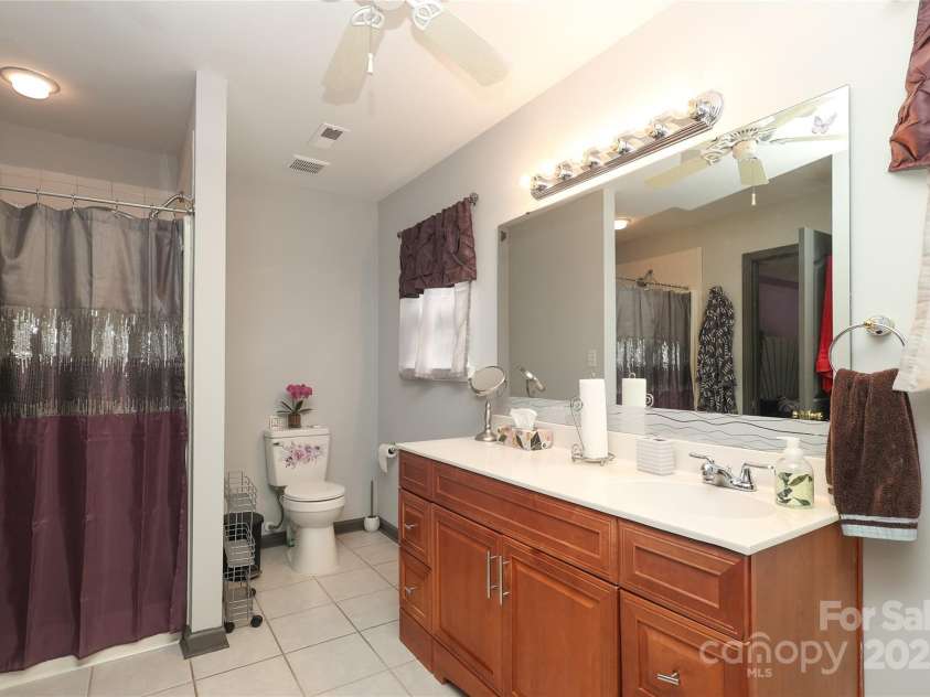 9541 Green Apple Drive, Charlotte, NC 28215.  MLS# CAR4269556, YatesRealty ID 24639. 