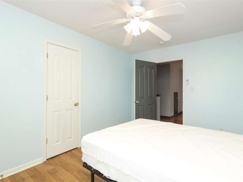 9541 Green Apple Drive, Charlotte, NC 28215.  MLS# CAR4269556, YatesRealty ID 24639. 