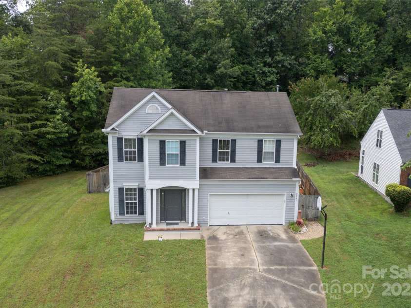 9541 Green Apple Drive, Charlotte, NC 28215.  MLS# CAR4269556, YatesRealty ID 24639. 