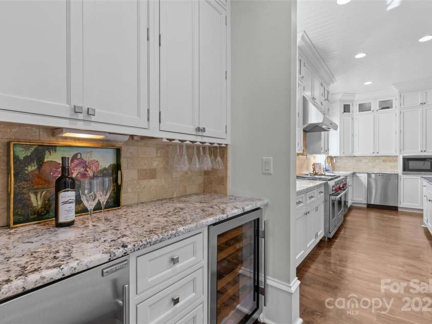 303 Hillside Avenue, Charlotte, NC 28209.  MLS# CAR4216911, YatesRealty ID 2464. 