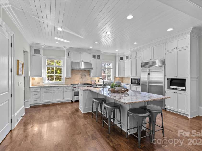 303 Hillside Avenue, Charlotte, NC 28209.  MLS# CAR4216911, YatesRealty ID 2464. 