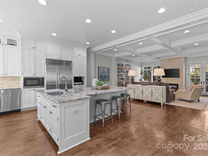 303 Hillside Avenue, Charlotte, NC 28209.  MLS# CAR4216911, YatesRealty ID 2464. 