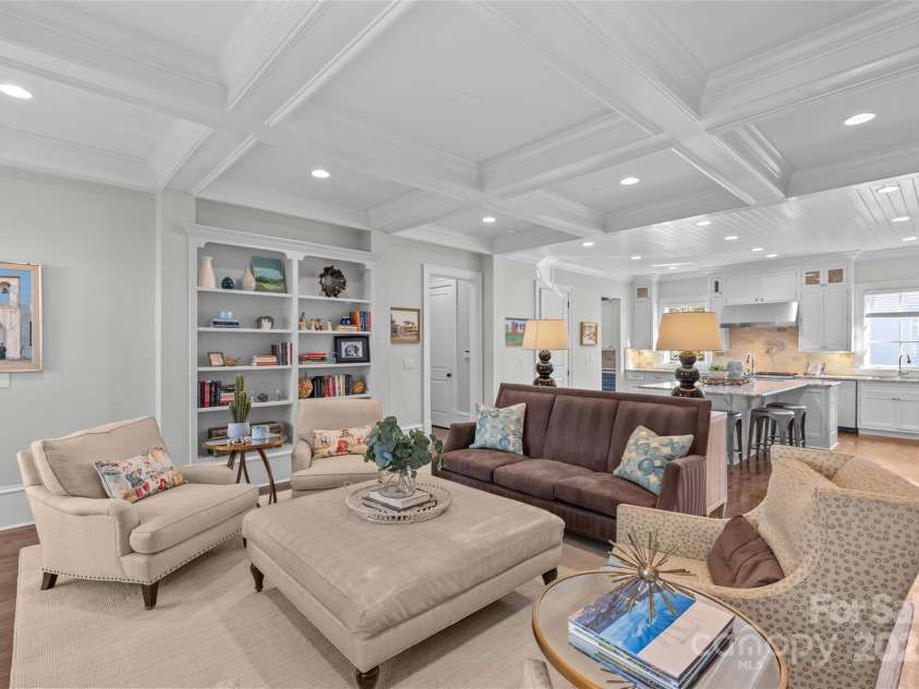 303 Hillside Avenue, Charlotte, NC 28209.  MLS# CAR4216911, YatesRealty ID 2464. 