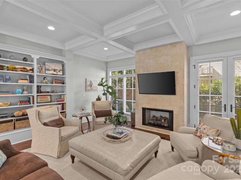 303 Hillside Avenue, Charlotte, NC 28209.  MLS# CAR4216911, YatesRealty ID 2464. 