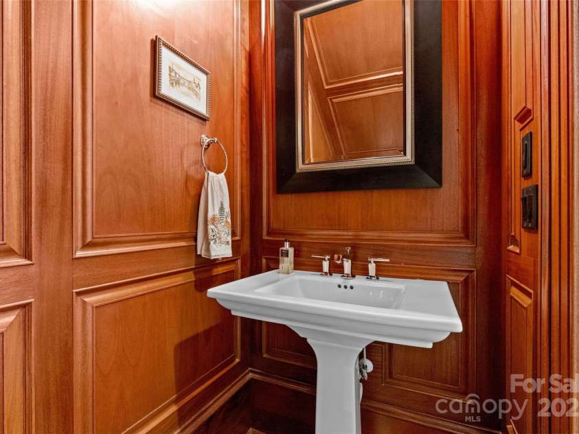 303 Hillside Avenue, Charlotte, NC 28209.  MLS# CAR4216911, YatesRealty ID 2464. 