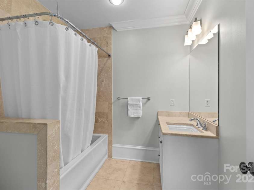 303 Hillside Avenue, Charlotte, NC 28209.  MLS# CAR4216911, YatesRealty ID 2464. 