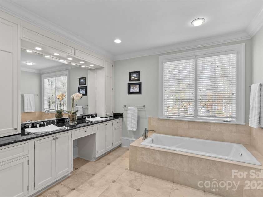 303 Hillside Avenue, Charlotte, NC 28209.  MLS# CAR4216911, YatesRealty ID 2464. 