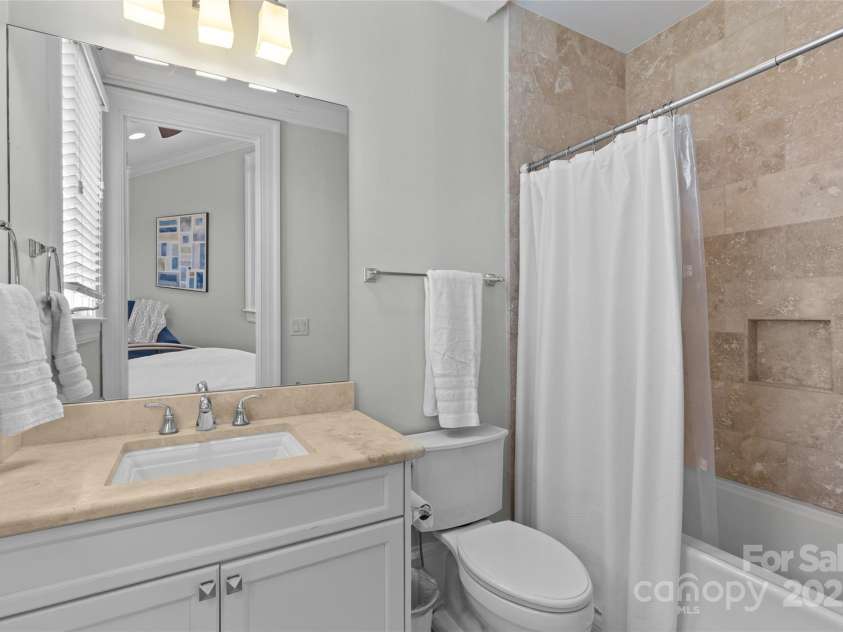 303 Hillside Avenue, Charlotte, NC 28209.  MLS# CAR4216911, YatesRealty ID 2464. 