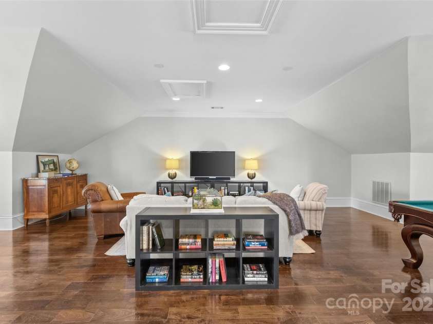 303 Hillside Avenue, Charlotte, NC 28209.  MLS# CAR4216911, YatesRealty ID 2464. 