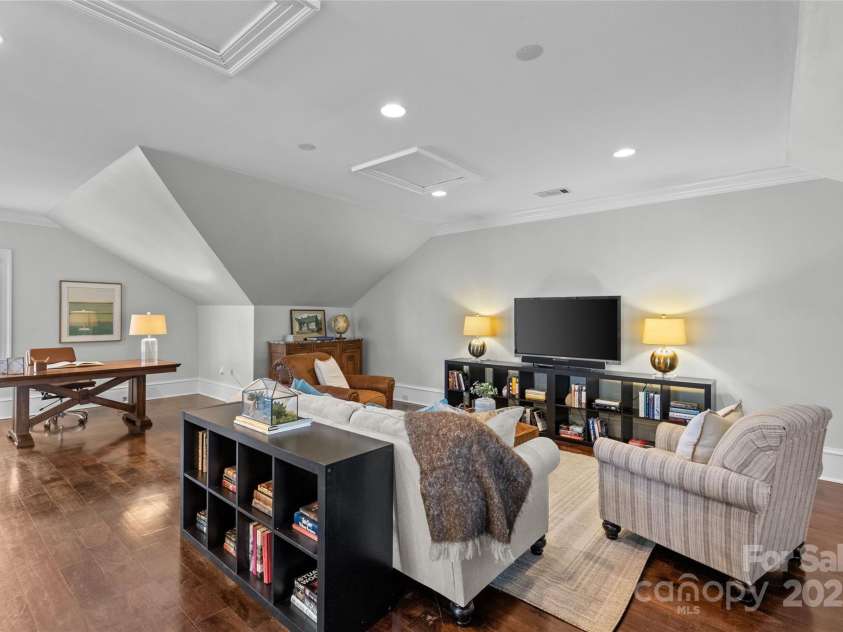 303 Hillside Avenue, Charlotte, NC 28209.  MLS# CAR4216911, YatesRealty ID 2464. 