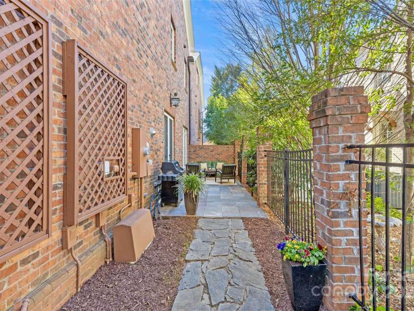 303 Hillside Avenue, Charlotte, NC 28209.  MLS# CAR4216911, YatesRealty ID 2464. 