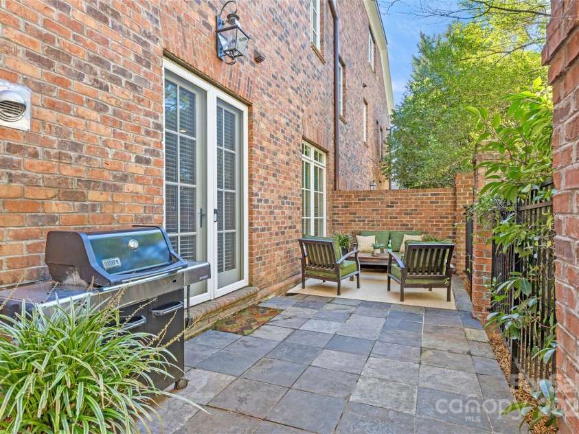 303 Hillside Avenue, Charlotte, NC 28209.  MLS# CAR4216911, YatesRealty ID 2464. 