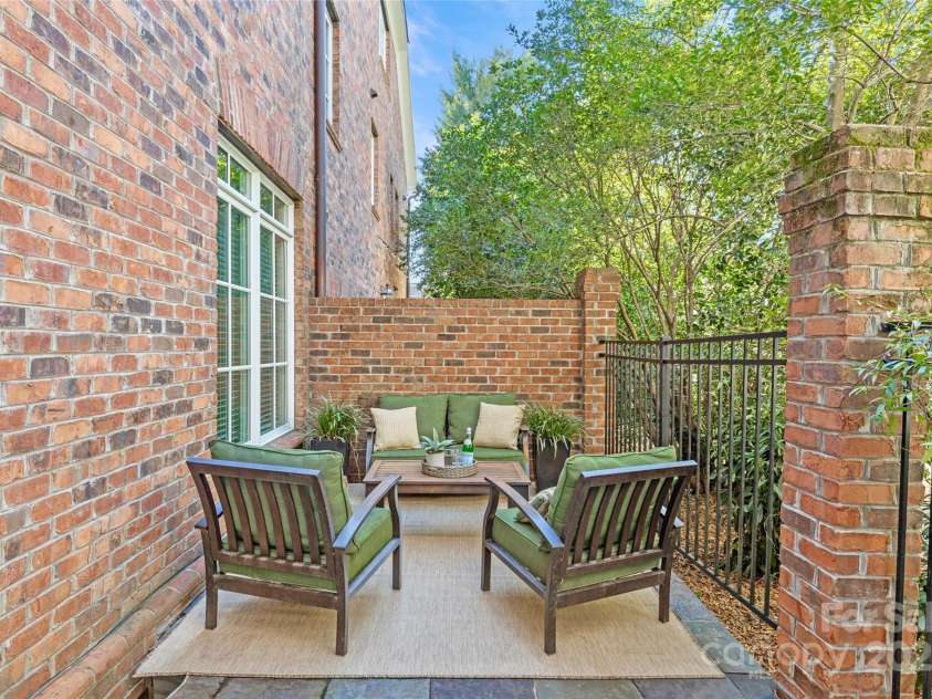 303 Hillside Avenue, Charlotte, NC 28209.  MLS# CAR4216911, YatesRealty ID 2464. 