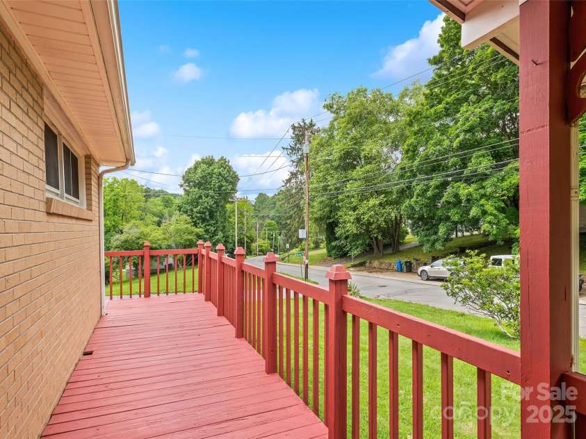 748 East Street, Waynesville, NC 28786.  MLS# CAR4259438, YatesRealty ID 24640. 