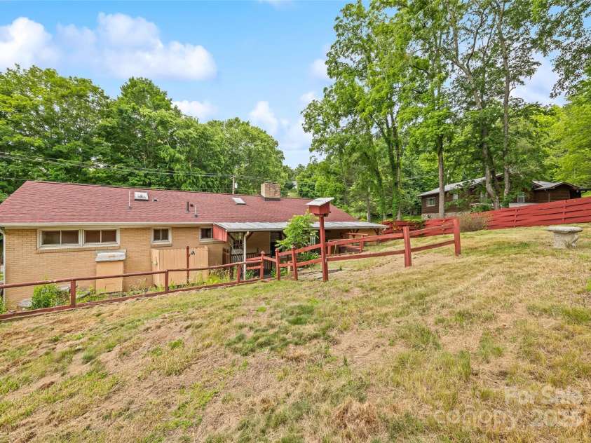 748 East Street, Waynesville, NC 28786.  MLS# CAR4259438, YatesRealty ID 24640. 